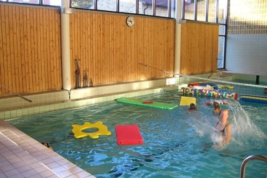 Gusums simhall