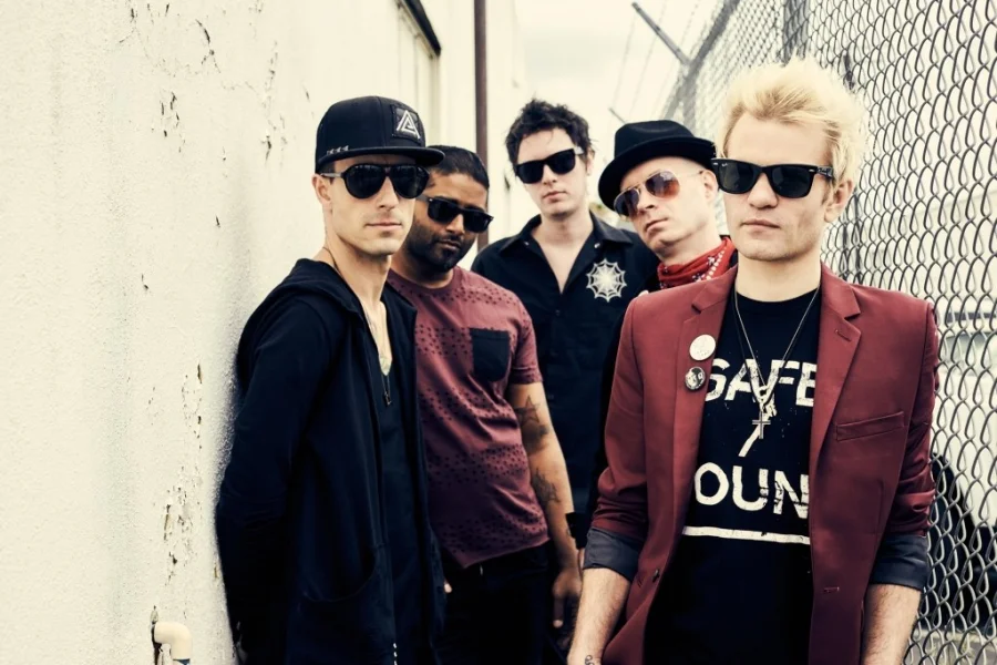 SUM 41 ersätter Blink-182