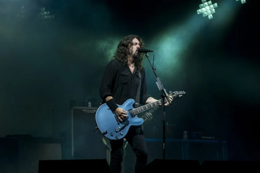 Foo Fighters frontman Dave Grohl bröt benet senast han stod på Ullevis scen. Nästa sommar är han tillbaka!