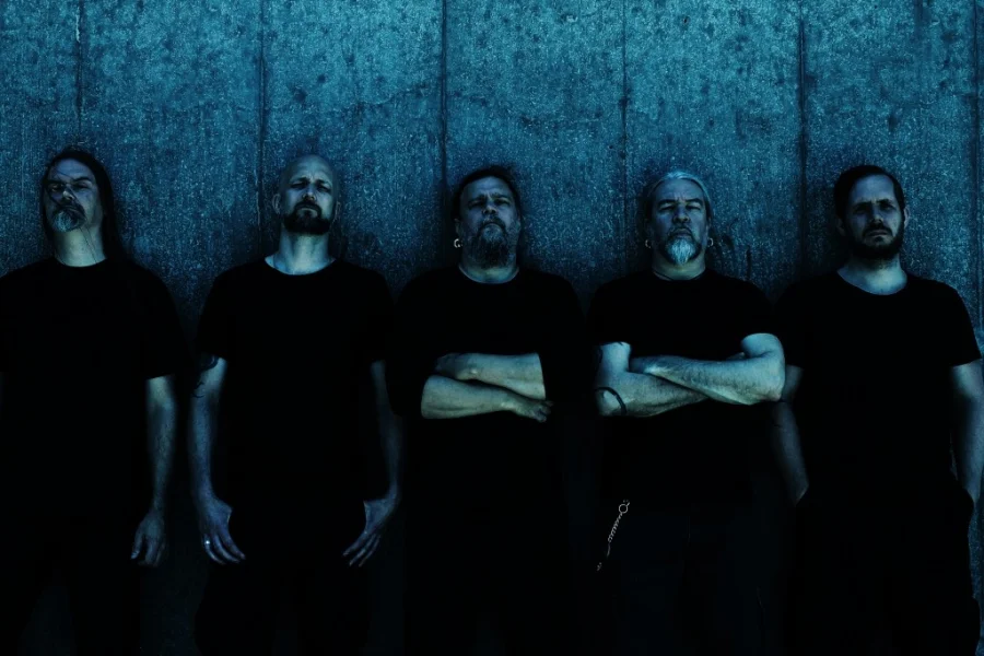 Umeå-bandet Meshuggah avslutar fredagskvällen med en mäktig ljusshow.