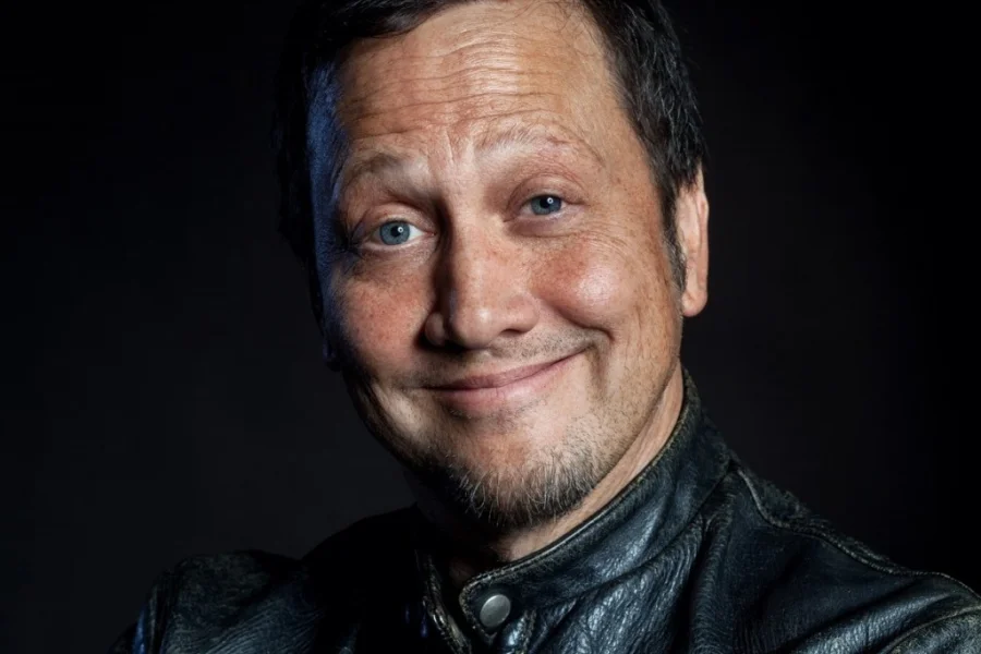 Rob Schneider är ett välkänt ansikte från filmvärlden - nu kan du också se honom på stand up-scenen.