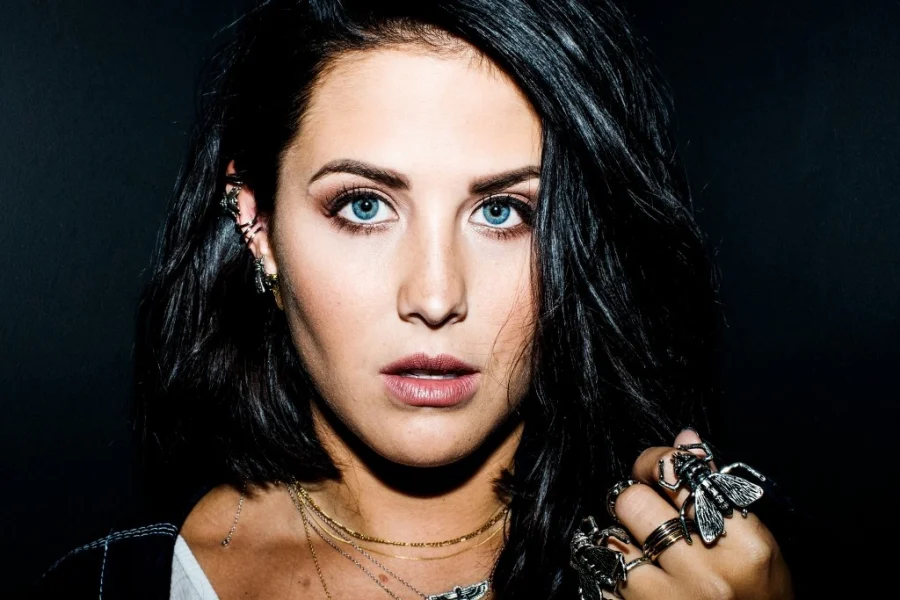 Fler datum med Molly Sandén i sommar