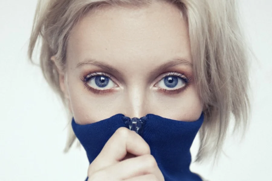Festivalbesökarna får även dansa loss till Julia Adams.