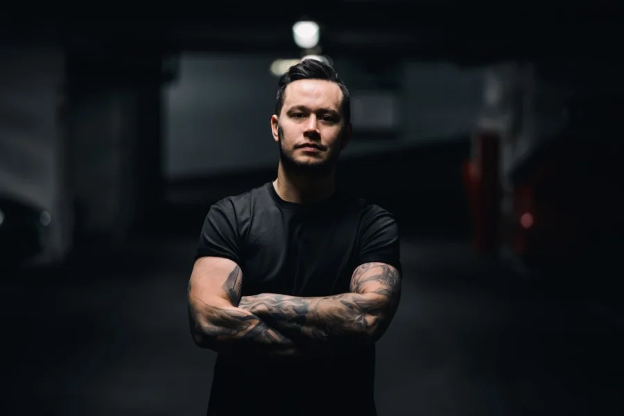 Mike Perry spelar på tre platser i Sverige denna sommar.