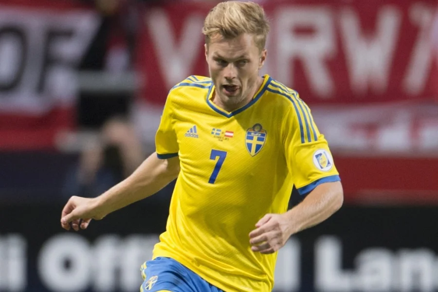 Eskilstuna-sonen Sebastian Larsson bjuder in till prova på-träning på Fröslunda IP lördagen den 26 maj.
