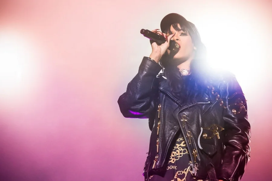 Rihanna hyllas med fet tjejfest på Live