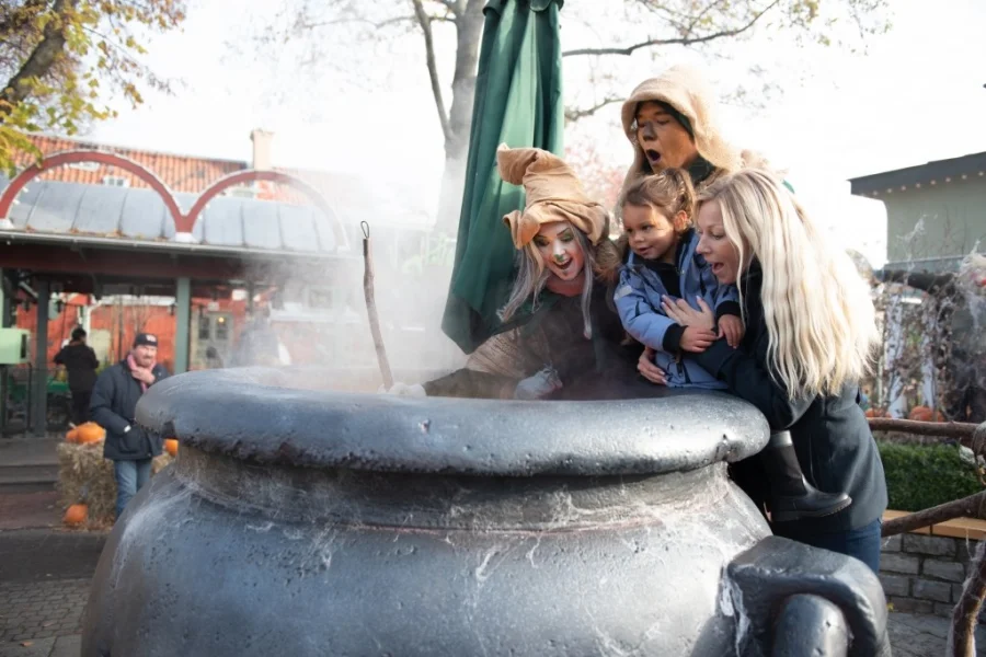 Mörkret lägger sig över Gröna Lund
