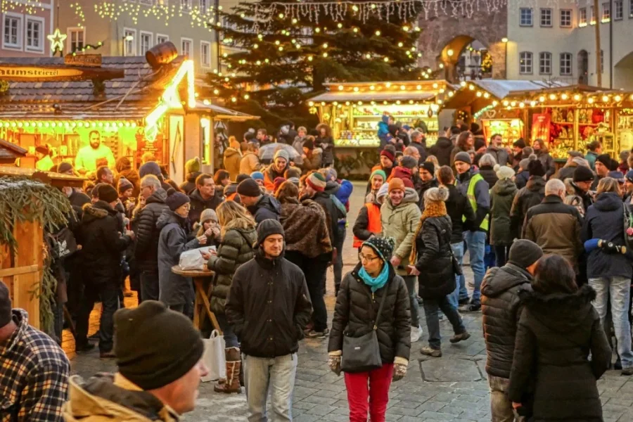 Kärleksfull vinterfest på Stora Torget