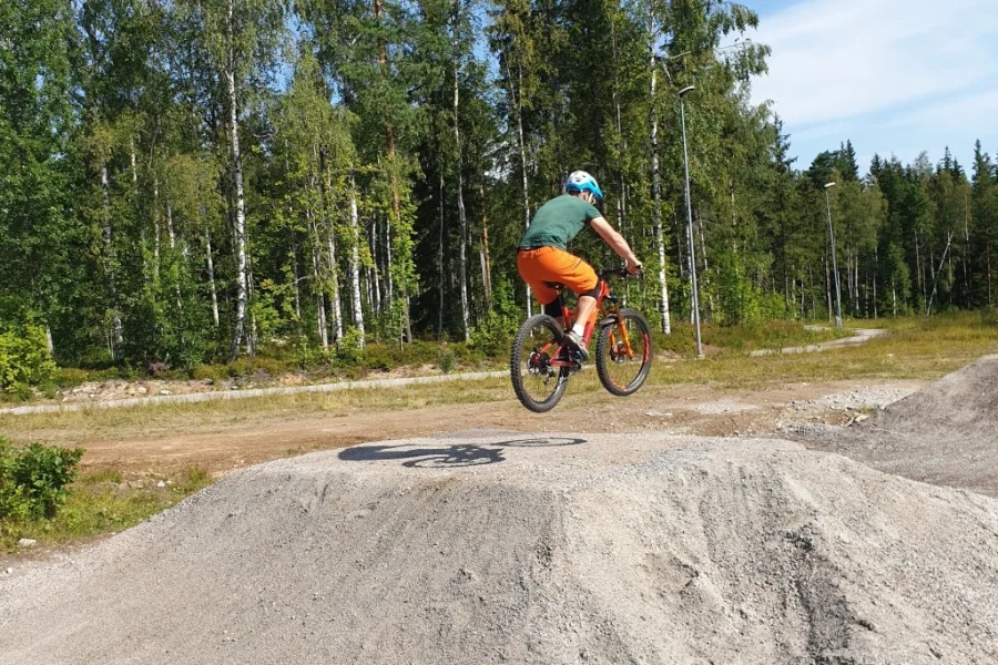 Nu invigs Örebros nya pumptrackbana