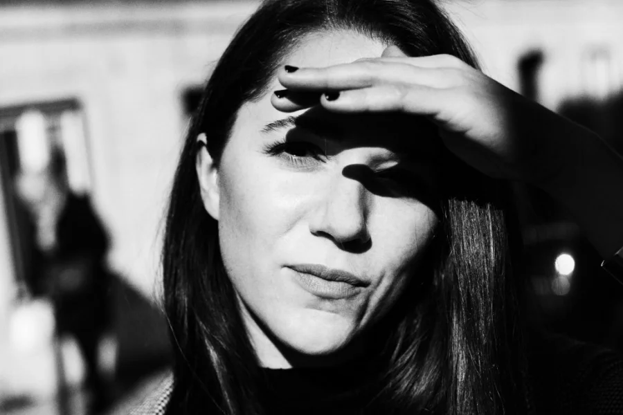 Här ser du Melissa Horn i vinter