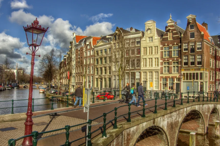 Flyg direkt från Linköping till Amsterdam