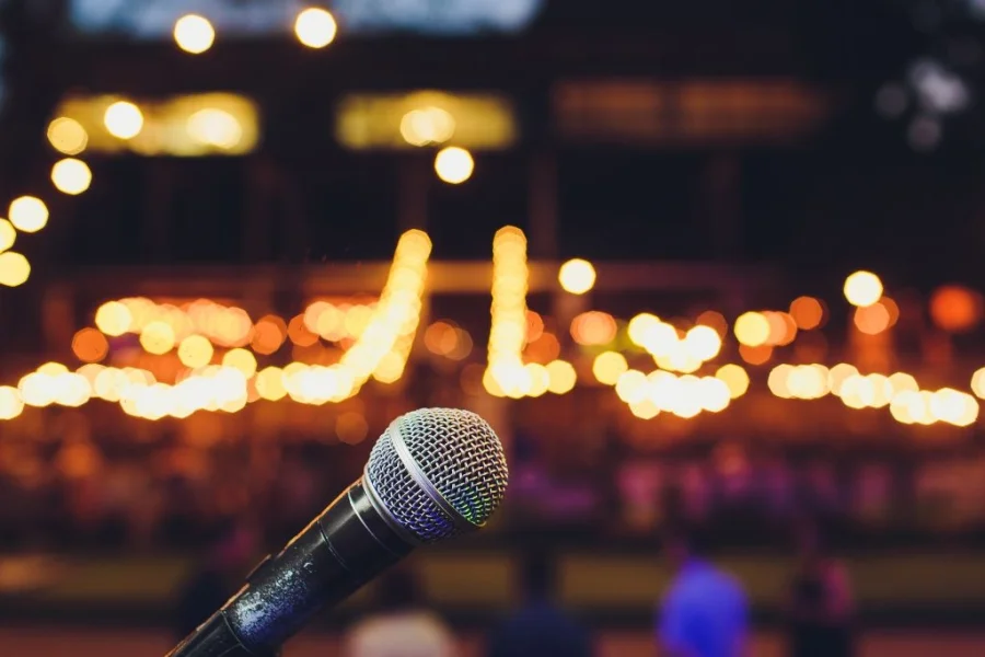 Ta del av konsert och stand-up i Kristianstad