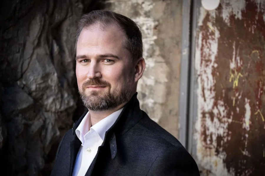Stjärntenoren Daniel Johansson ger konsert i Heby