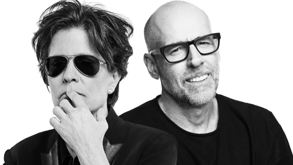 Pivot med Kara Swisher och Scott Galloway, presenterat av beehiiv