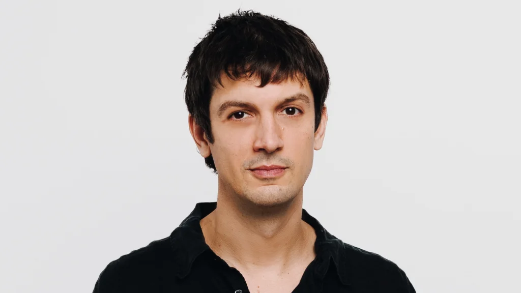 Josh Sharp: En timme med improvisationer med publiken i rundsal