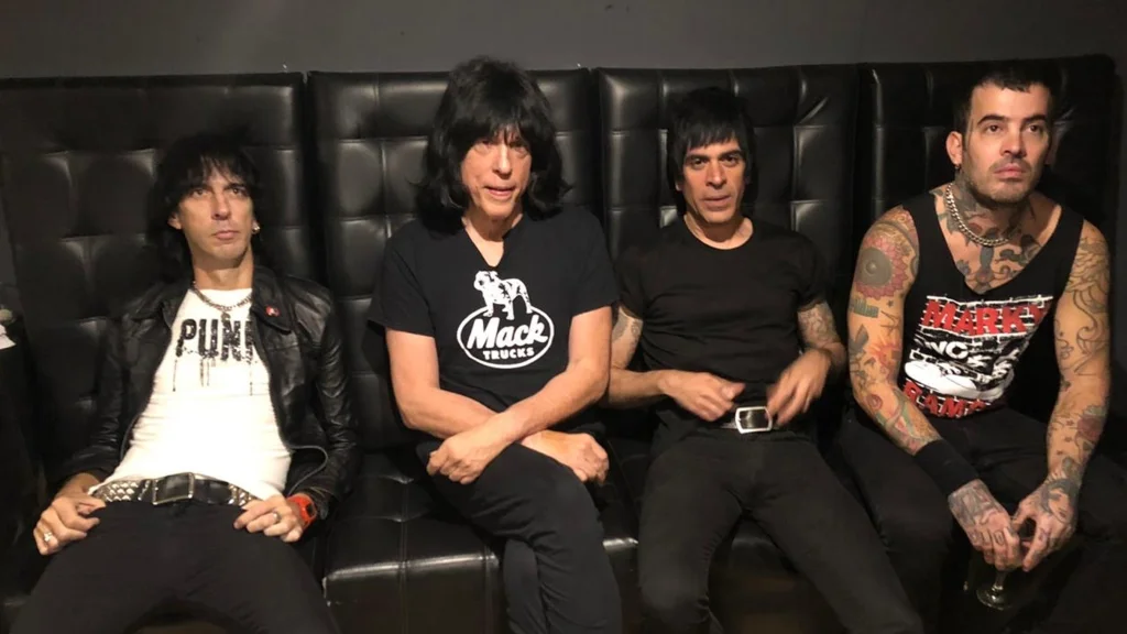 Marky Ramone spelar Ramones-klassiker