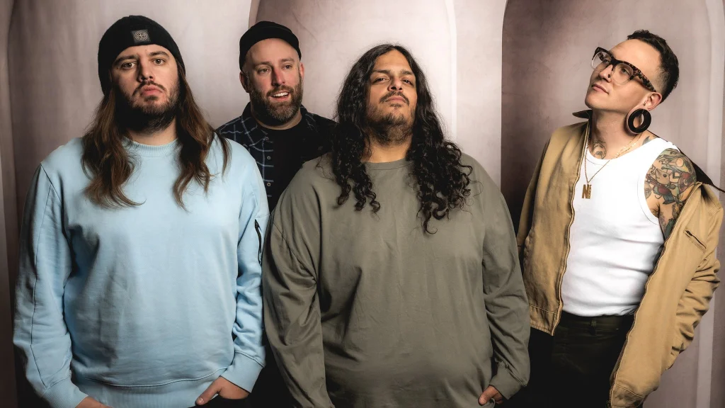 Verse presenterar Santapoolza – en fest med fula jultröjor med Driveways, Keep Flying, Green Knuckle Material och Roderik