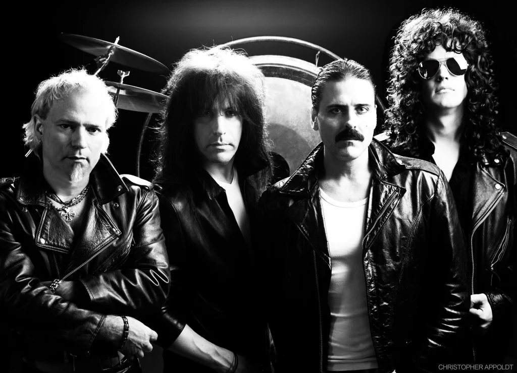 Almost Queen: en hyllning till Queen, med The Super 70's Rock Show