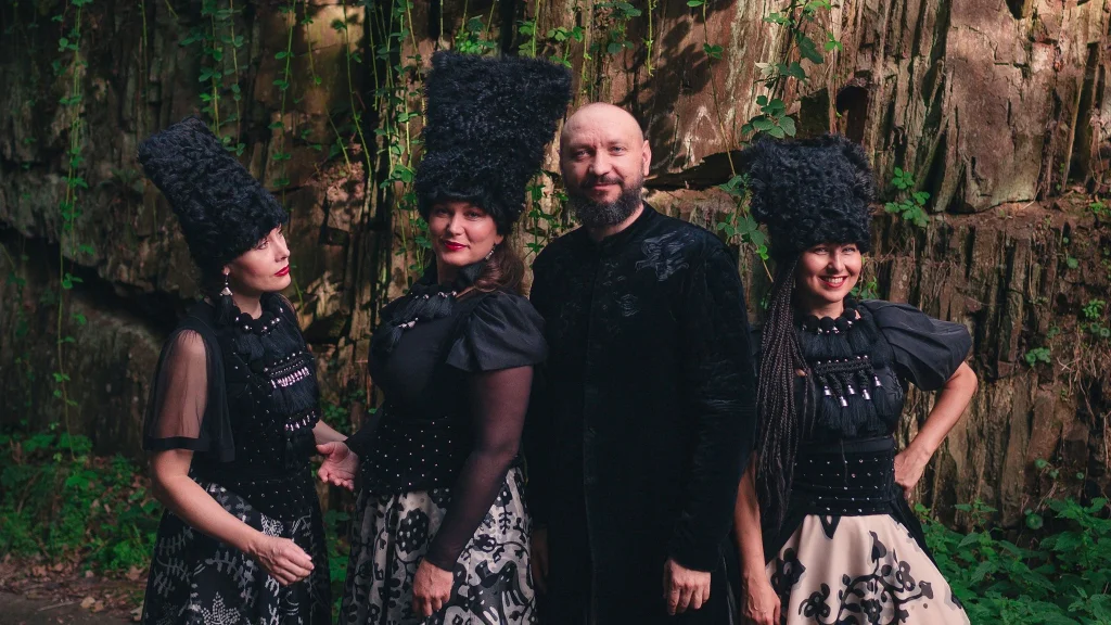 DakhaBrakha (18 år och äldre)