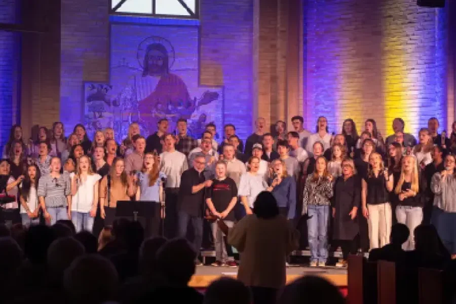 Konsert med Let us sing – (No name but Jesus )