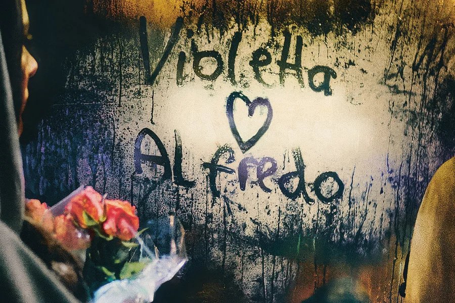 Violetta tar bussen