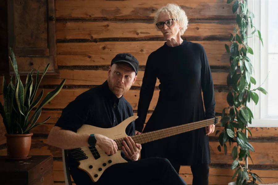 Förnimmelse- Marianne Folkedotter med musiker