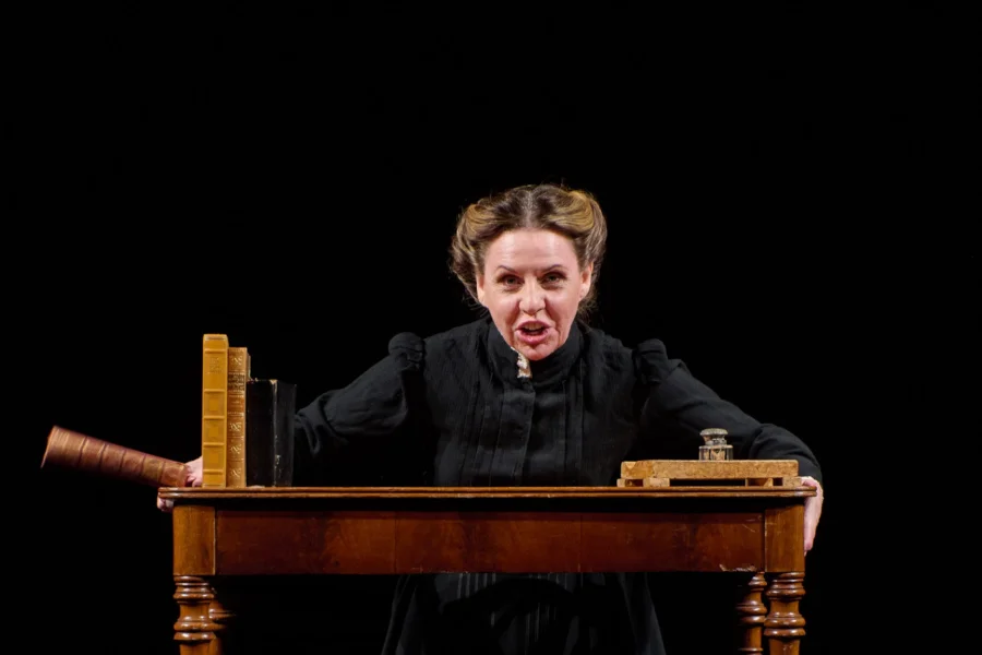 Nanny Palmqvist med Strindbergs Intima Teater