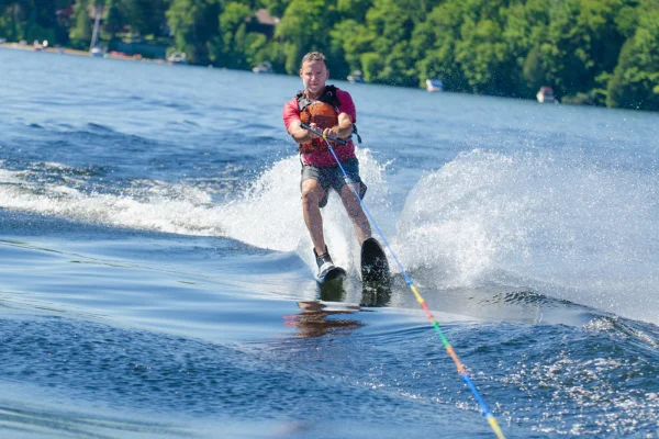 Åk Vattenskidor/Wakeboard