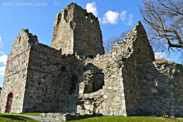 Kyrkans ruin från den sena vikingtiden