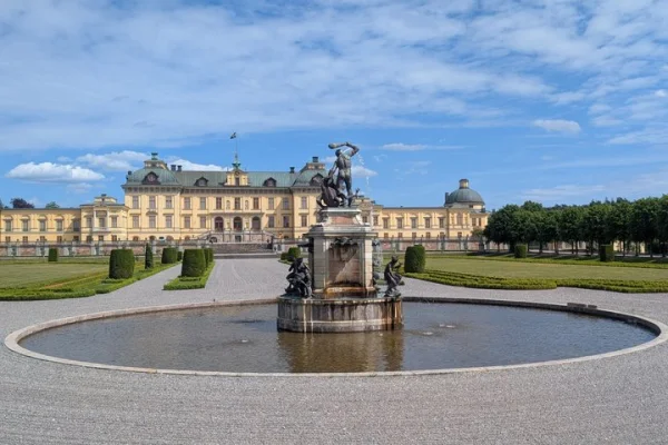 Kungliga slotten i Malaren i Gripsholm och Drottningholmsturen