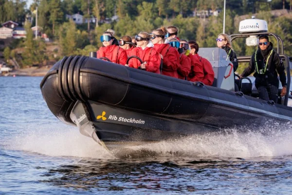 RIB-tur med speedbåt och besök på skärgårdsön (4,5h)