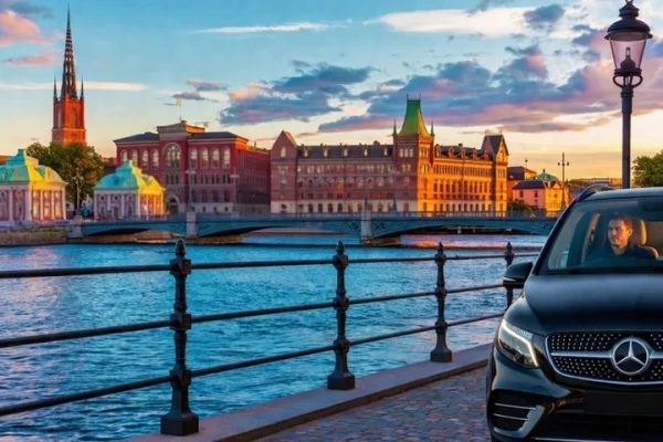 Privat VIP Stockholm Stadsrundtur – Bil, Guide, Snacks & Vatten Inkl