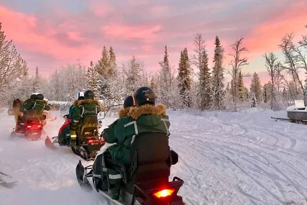 Eftermiddags snöskoter tur