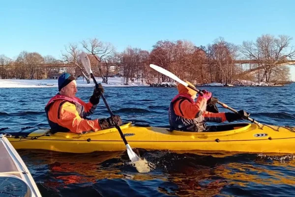 Vinterkajaktur i Stockholm City (Dry Suit Kajakpaddling)