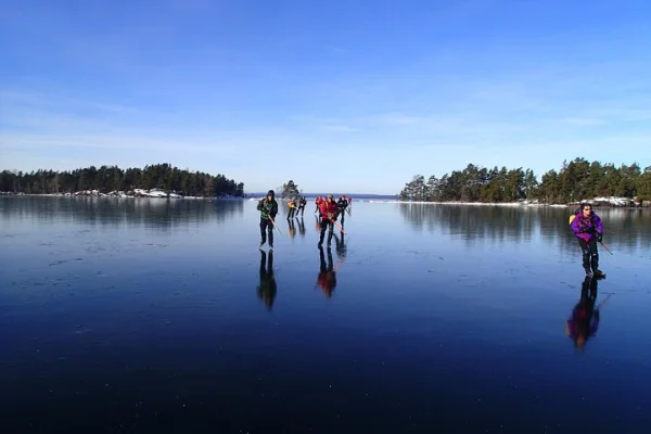 Åka skridskor på naturlig is