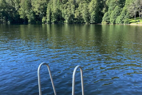 Sötvattensjöar nära Göteborg. Perfekt för en promenad och picknick.