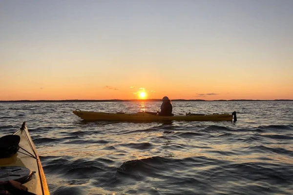 Sunset Kajaktur i Stockholms skärgård + Svensk Fika