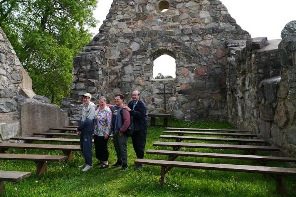 Össeby kyrka ruin