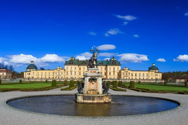Skip-the-line Drottningholms slott Stockholm Rundtur med färja