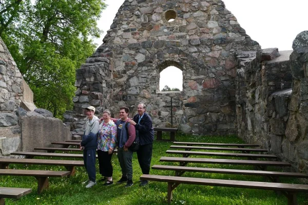 Össeby kyrka ruin