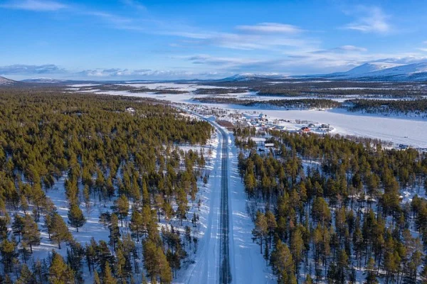 Privat romantisk vandringstur i Kiruna med historisk kyrka