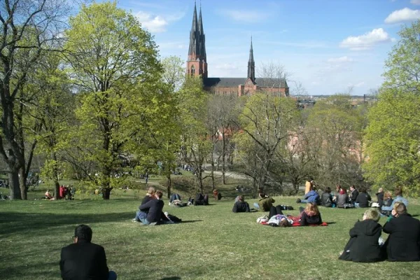 Svensk Livsstil och Privat Vandringstur i Uppsala