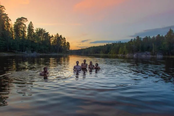 Överlevnadsvandring och rundtur i Tyresta nationalpark