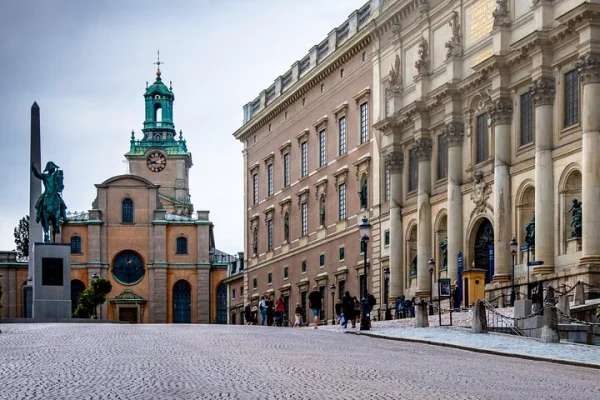 Storkyrkan: Medeltida kungar, drakar, konst & makt