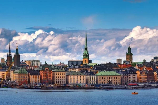 Upptäck Stockholms julmarknadsmagi med en lokal