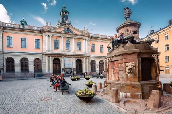 Stockholms privatturné: Stadshuset och Nobelmuseet