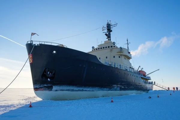 Från Torneå: Isbrytaren Sampo Cruise med isflotningsprogram