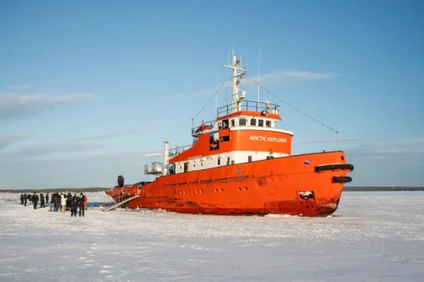 Arctic Explorer Isbrytarkryssning med isflytande