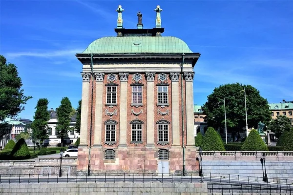 Utforska Stockholm : Historiska torg, Landmärken & Gamla Stan Charm