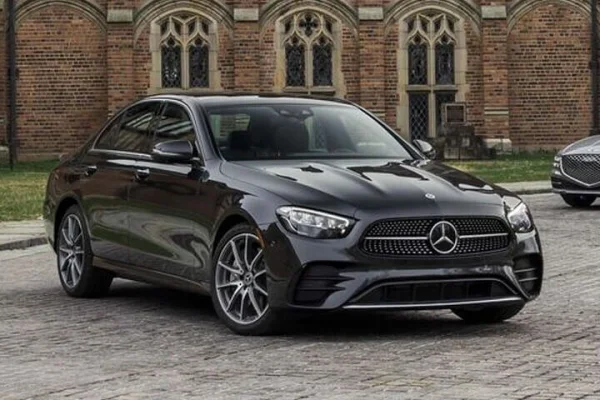 Ankomst Privat Transfer Stockholm Flygplats NYO till Stockholm City med Business Car
